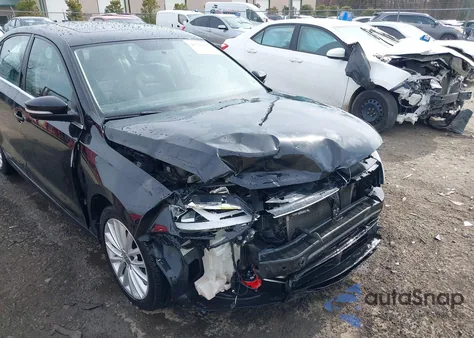 2015 Volkswagen Jetta 1.8T Se z USA, uszkodzony, nr VIN 3VWD17AJ0FM237993